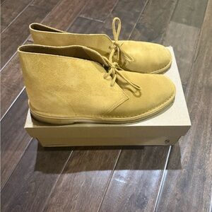 Clarks Men's Yellow Suede Shoes